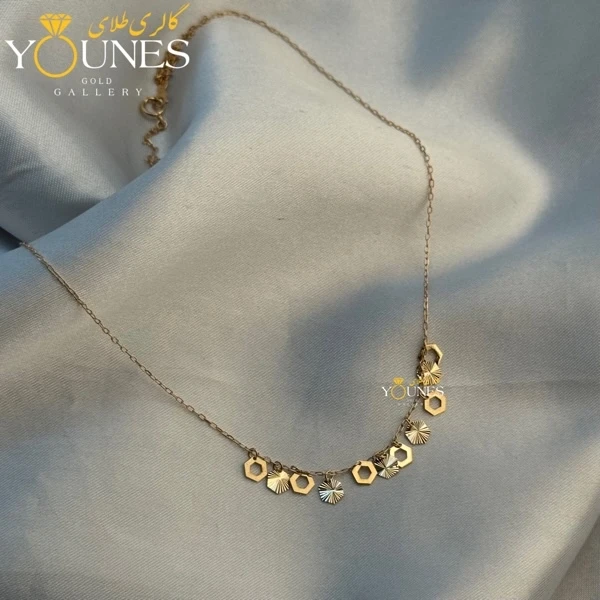 تصویر دوم گردنبند طلا شش ضلعی